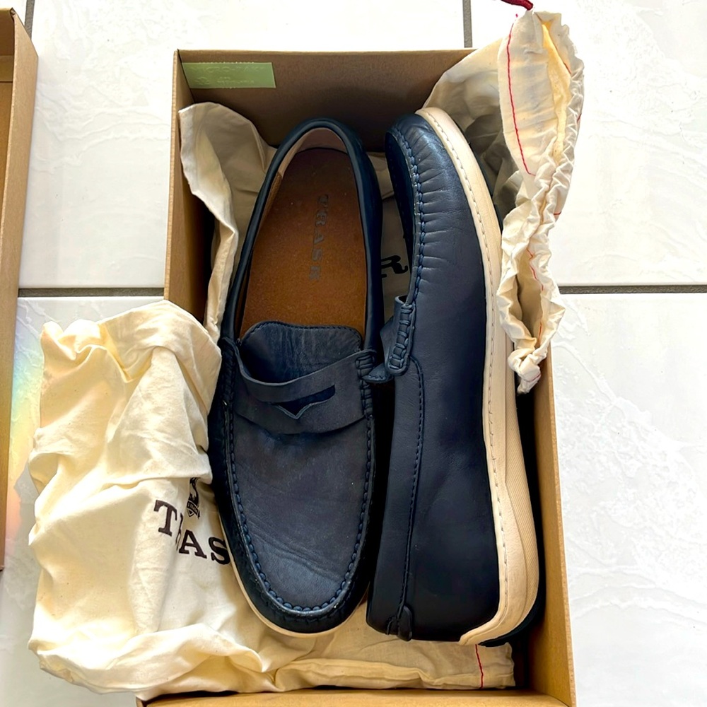 Trask Sheldon Navy Sheepskin Loafer size 11.